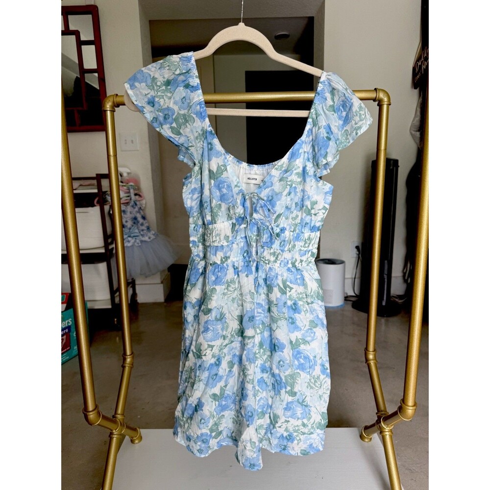 Hollister Blue Floral Mini Dress Size Small Cottagecore Smocked Waist Tie Front